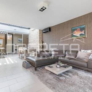 Istra, Poreč centar - Atraktivan penthouse 110 m2 s pogledom na more i garažom