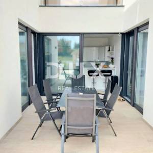 ISTRA, POREČ - Ekskluzivna vila s dvije stambene jedinice