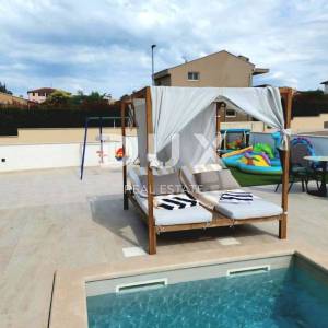 ISTRA, POREČ - Ekskluzivna vila s dvije stambene jedinice