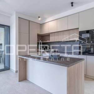 ISTRA, POREČ - Elegantna i Potpuno Opremljena Vila na Periferiji Poreča