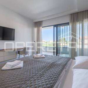 ISTRA, POREČ - Elegantna i Potpuno Opremljena Vila na Periferiji Poreča