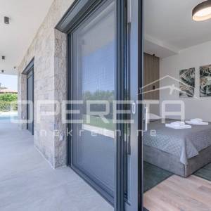 ISTRA, POREČ - Elegantna i Potpuno Opremljena Vila na Periferiji Poreča