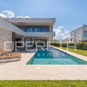 ISTRA, POREČ - Elegantna i Potpuno Opremljena Vila na Periferiji Poreča