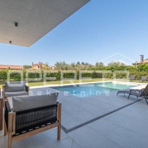 ISTRA, POREČ - Elegantna i Potpuno Opremljena Vila na Periferiji Poreča