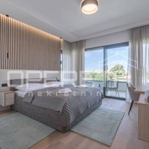 ISTRA, POREČ - Elegantna i Potpuno Opremljena Vila na Periferiji Poreča