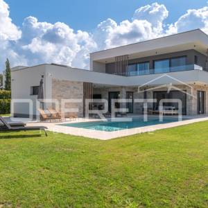 ISTRA, POREČ - Elegantna i Potpuno Opremljena Vila na Periferiji Poreča