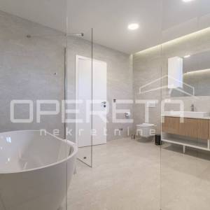 ISTRA, POREČ - Elegantna i Potpuno Opremljena Vila na Periferiji Poreča