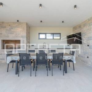 ISTRA, POREČ - Elegantna i Potpuno Opremljena Vila na Periferiji Poreča