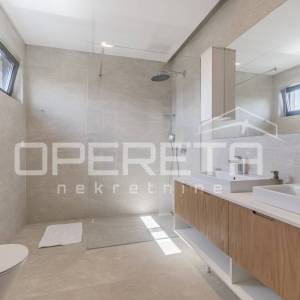 ISTRA, POREČ - Elegantna i Potpuno Opremljena Vila na Periferiji Poreča