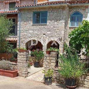 ISTRA, POREČ - Kamena kuća na idiličnoj lokaciji