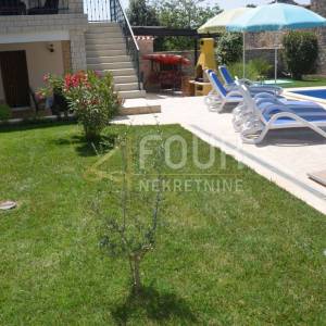 Istra, Poreč, kamena vila s bazenom