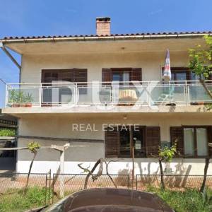ISTRA, POREČ - Kuća s 3 stana i višenamjenskim poslovnim prostorom, pogled na more!!!