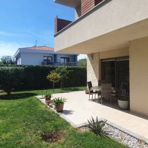 ISTRA, POREČ - Kuća s dva stana na vrhunskoj lokaciji