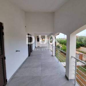 ISTRA, POREČ - Kuća s puno potencijala, na mirnoj i lijepoj lokaciji