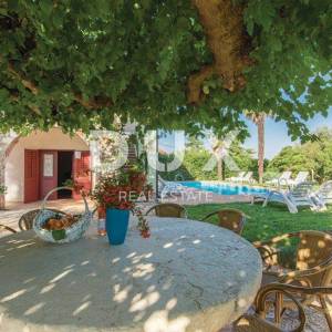 ISTRA, POREČ - Kuća sa bazenom i uređenom okućnicom
