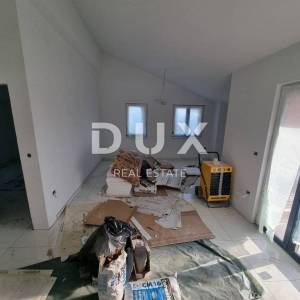 ISTRA, POREČ - Kuća u izgradnji sa dva stana i bazenom