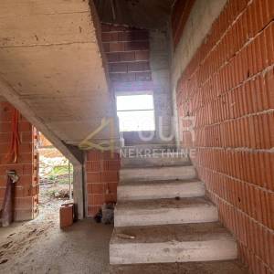 Istra, Poreč, moderan projekt, kuća u nizu s okućnicom