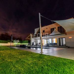 Istra, Poreč, moderna vila s bazenom