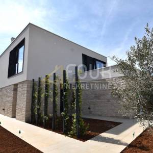Istra, Poreč, moderna villa s bazenom, krovna terasa, sauna