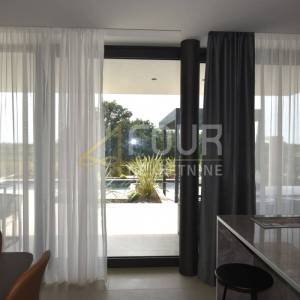 Istra, Poreč, moderna villa s bazenom, krovna terasa, sauna