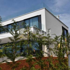 Istra, Poreč, moderna villa s bazenom, krovna terasa, sauna