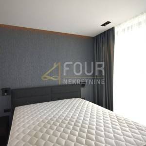 Istra, Poreč, moderna villa s bazenom, krovna terasa, sauna