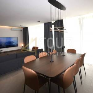 Istra, Poreč, moderna villa s bazenom, krovna terasa, sauna
