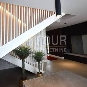 Istra, Poreč, moderna villa s bazenom, krovna terasa, sauna
