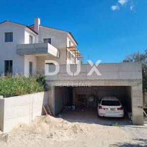ISTRA, POREČ - Novoizgrađena vila s infinity bazenom, privatnim podzemnim parkingom i fantastičnim pogledom na more
