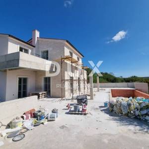 ISTRA, POREČ - Novoizgrađena vila s infinity bazenom, privatnim podzemnim parkingom i fantastičnim pogledom na more