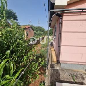 ISTRA, POREČ – Obiteljska kuća s okućnicom