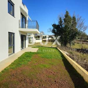 ISTRA, POREČ, OKOLICA - 3SS+DB stan na prvom katu sa krovnom terasom