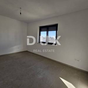 ISTRA, POREČ, OKOLICA - 3SS+DB stan na prvom katu sa krovnom terasom