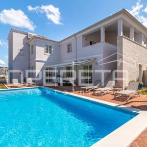 ISTRA, POREČ (OKOLICA) - Bezvremenska vila s bazenom - investicija u luksuz