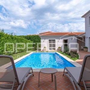 ISTRA, POREČ (OKOLICA) - Bezvremenska vila s bazenom - investicija u luksuz