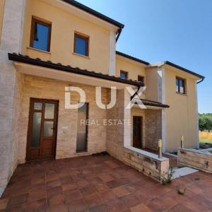 ISTRA, POREČ (OKOLICA) - Dvojna kuća u visokoj roh bau fazi s pogledom na more