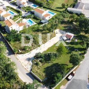 ISTRA, POREČ, OKOLICA - Građevinsko zemljište 741m2 u mirnom naselju