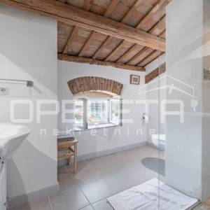 Istra, Poreč okolica- Kamena kuća s dvorištem