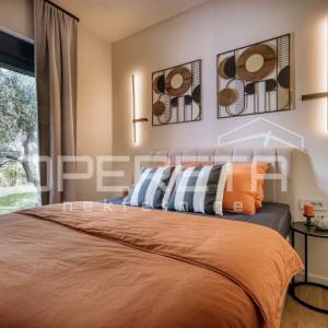 Istra, Poreč okolica - moderna dvojna kuća s bazenom – 700 m od mora
