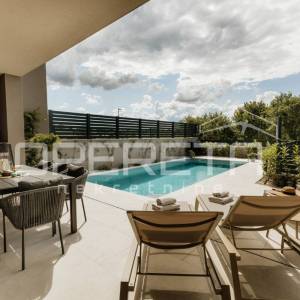 Istra, Poreč okolica - moderna dvojna kuća s bazenom – 700 m od mora

