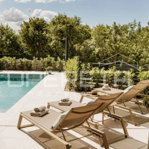 Istra, Poreč okolica - moderna dvojna kuća s bazenom – 700 m od mora
