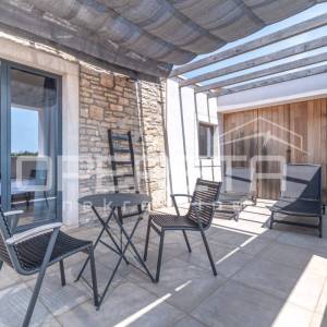 Istra, Poreč okolica-rustikalna kuća s bazenom i studio apartmanom

