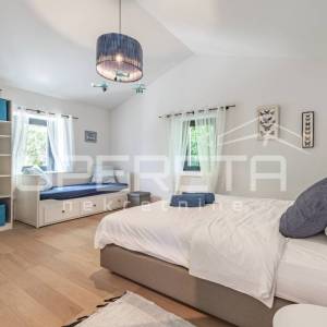 Istra, Poreč okolica-rustikalna kuća s bazenom i studio apartmanom
