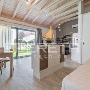 Istra, Poreč okolica-rustikalna kuća s bazenom i studio apartmanom
