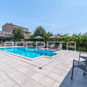 Istra, Poreč okolica-rustikalna kuća s bazenom i studio apartmanom
