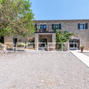 Istra, Poreč okolica-rustikalna kuća s bazenom i studio apartmanom
