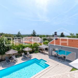 Istra, Poreč okolica-rustikalna kuća s bazenom i studio apartmanom
