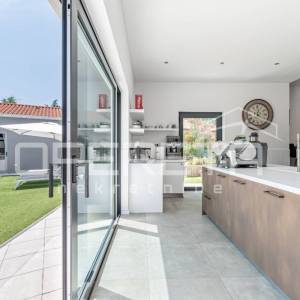 Istra, Poreč okolica-rustikalna kuća s bazenom i studio apartmanom
