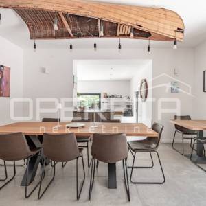 Istra, Poreč okolica-rustikalna kuća s bazenom i studio apartmanom
