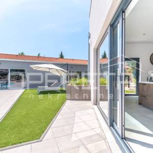 Istra, Poreč okolica-rustikalna kuća s bazenom i studio apartmanom
